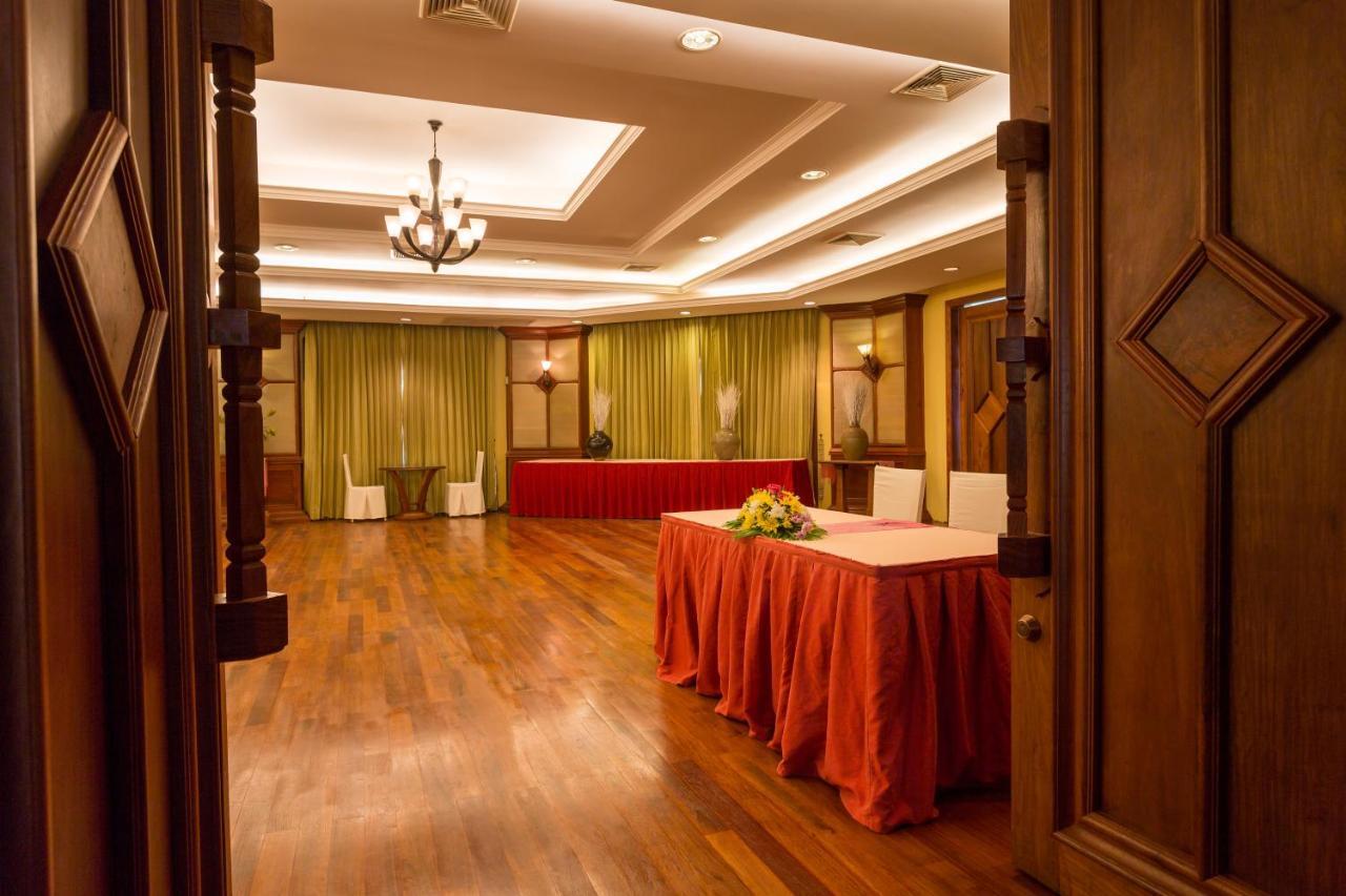 Prince Angkor Hotel & Spa Сіємреап Екстер'єр фото